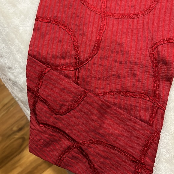 Looks like new! Nice red dress w appliques Medium - Picture 6 of 9